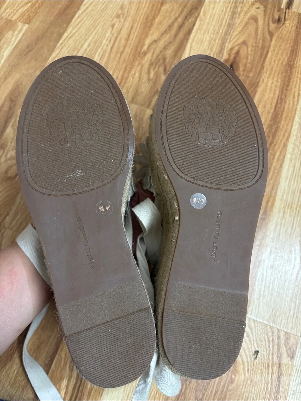 Vince Camuto Tilmai platform espadrille wedges with white floral size 9M